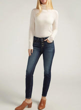 Suki Skinny W Button Front