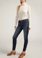 Suki Skinny W Button Front